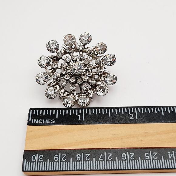 Vintage 1950s Clear Rhinestone Flower Three Dimensional Brooch - Picture 6 of 8